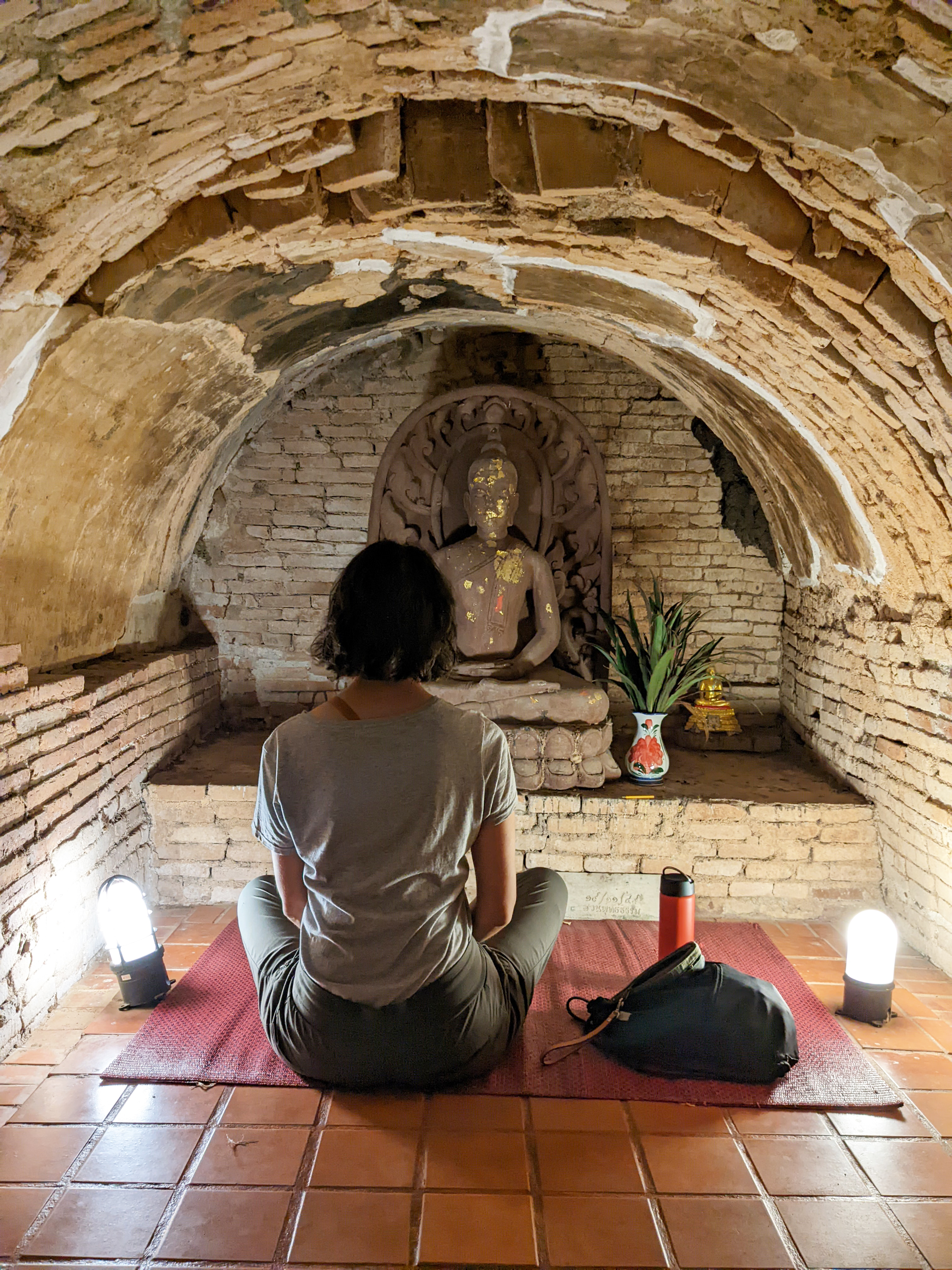 Marta Rodriguez meditando en Tailandia